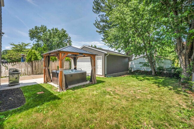 Building Photo - 3544 Tuttle Ave