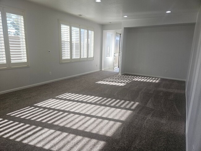 Building Photo - GORGEOUS 2009 Home - Just $2,250/month, 3/...