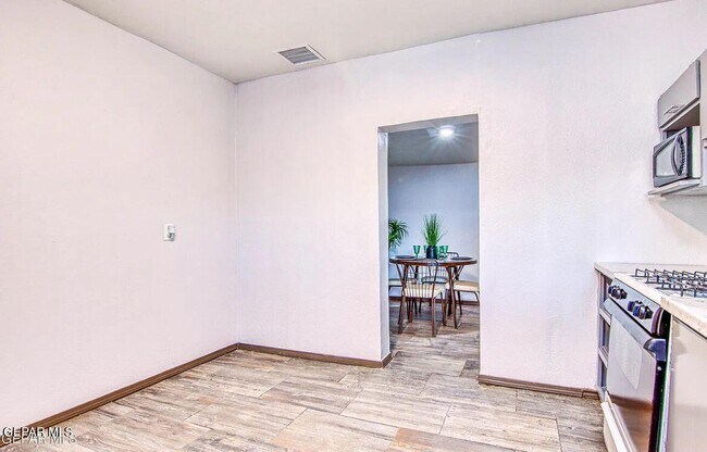 Building Photo - 221 Hadlock St