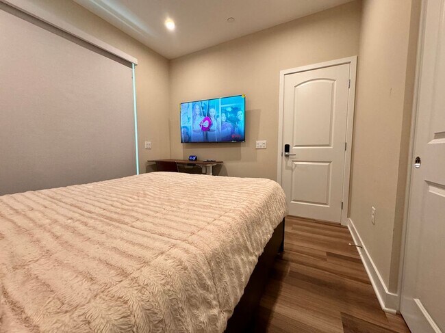 Building Photo - 1307 W Cara Dr