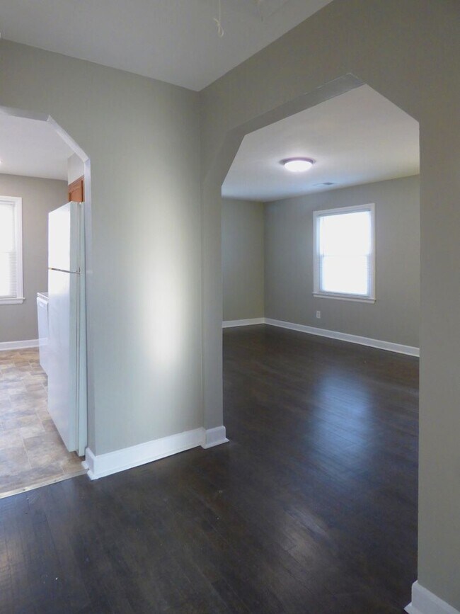 Building Photo - 206 Broadview Dr