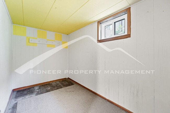 Building Photo - Charming Home with Central AC and Fenced Yard