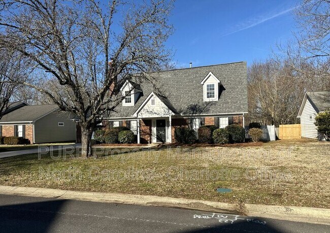 Building Photo - 12115 Landing Green Dr