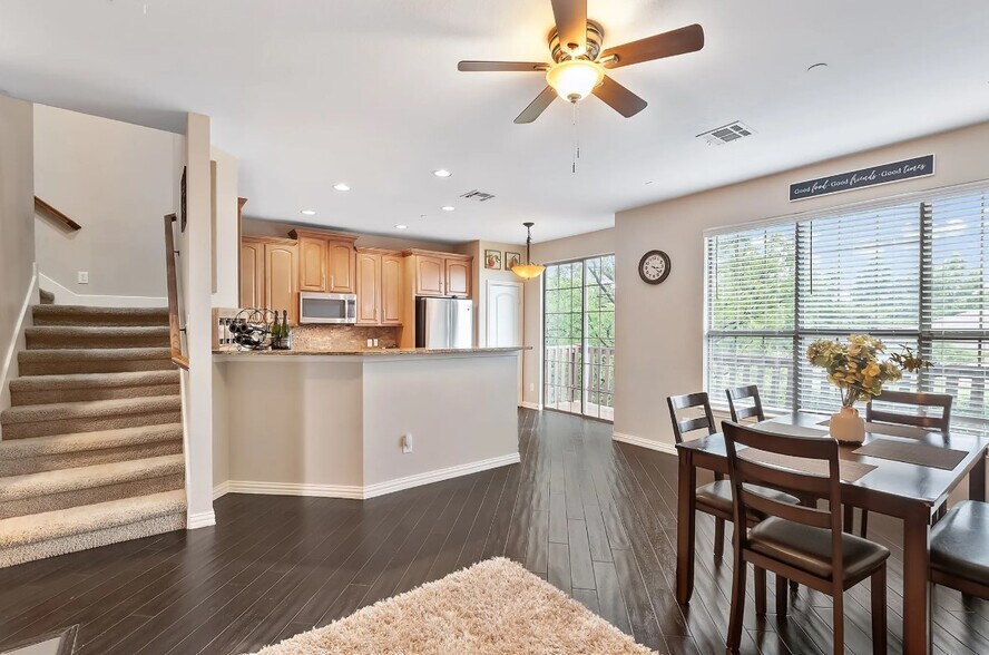 Building Photo - Room in Townhome on Chase Ln