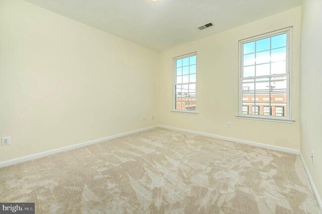 Building Photo - 459 Kornblau Terrace SE