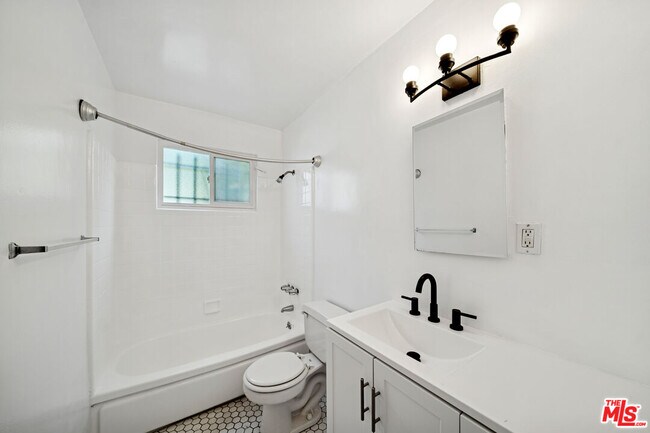 Building Photo - 2314 S Corning St