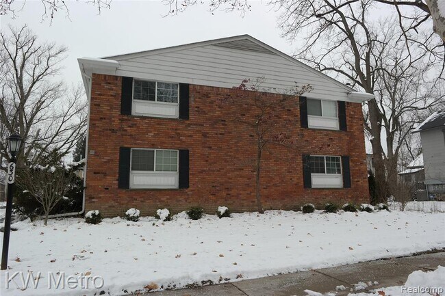 Building Photo - 630 Ann St