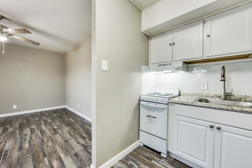 Falcon Ridge Apartments 350 E Aviation Blvd Universal City TX 78148