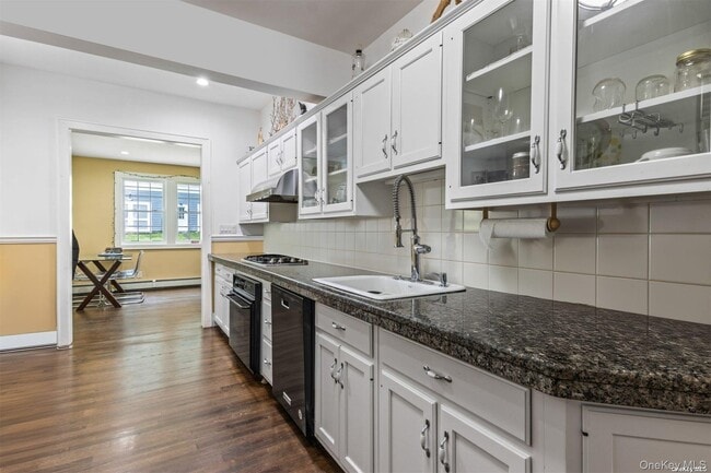 Building Photo - 245 Main St