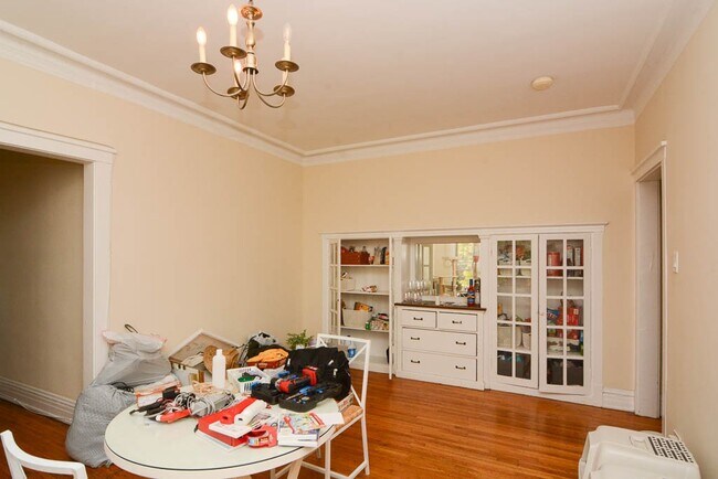 Building Photo - 4400 N Racine Ave