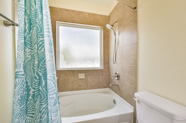 Building Photo - 242 Lenox St