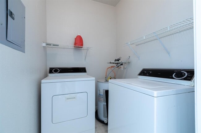 Building Photo - 1330 Old Spanish Trl