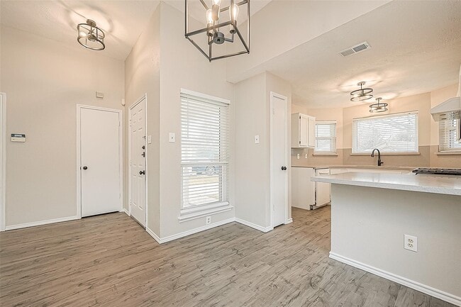 Building Photo - 9247 Autumnsong Dr