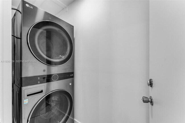 Building Photo - 15042 SW 149th Ct