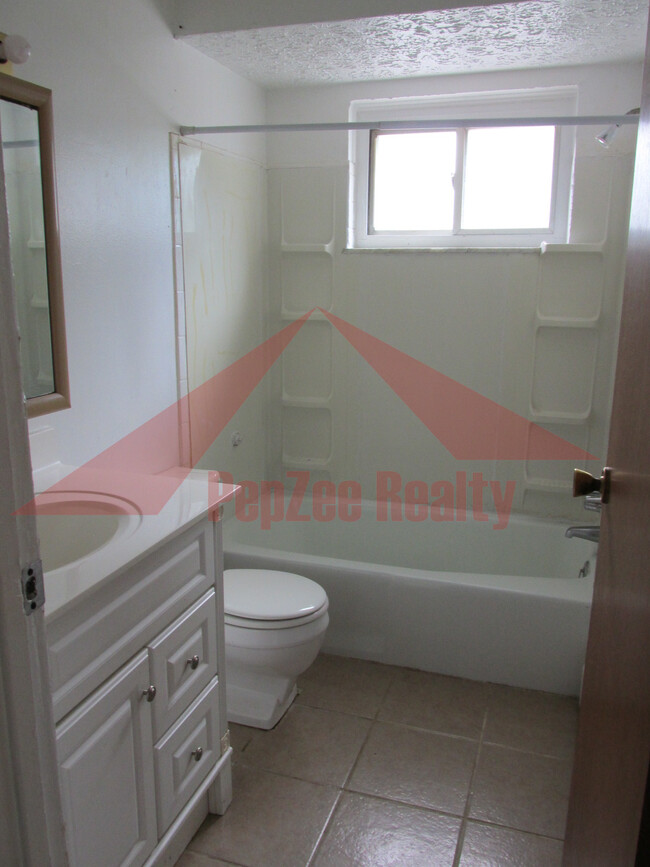 Bathroom - 4526 Elliot Ave