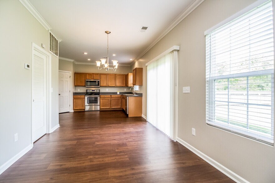 Building Photo - 1016 Solomon Ln