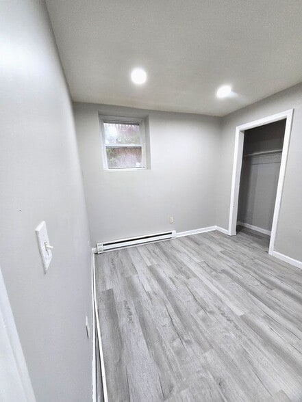 Building Photo - 457 Admiral St