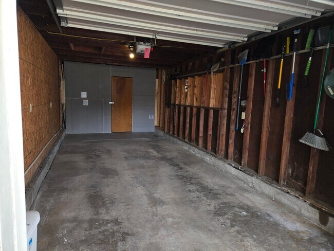 Building Photo - 132 Corll St