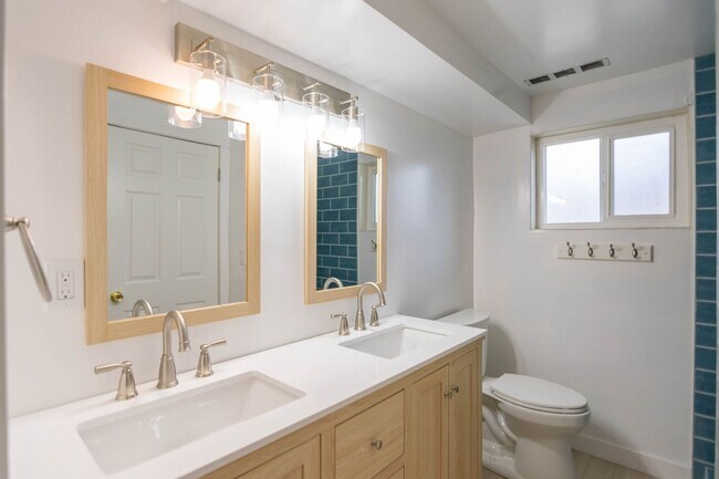 Building Photo - Charming 3-Bedroom Home with Spacious Fenced Yard in Prime Location