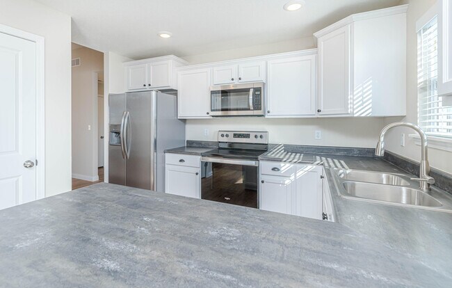 Building Photo - 720 Promenade Dr