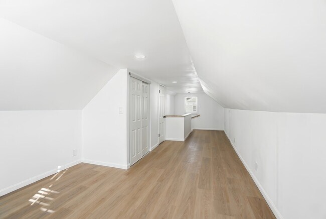 Building Photo - 509 N Rosedale Ave