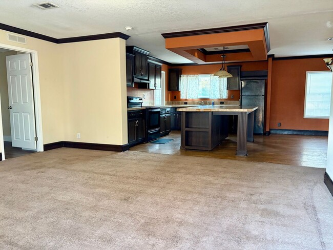 Building Photo - 3 bed/ 2 bath Beauty on 1 acre!