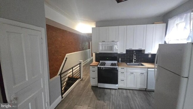 Building Photo - 3246 W Huntingdon St