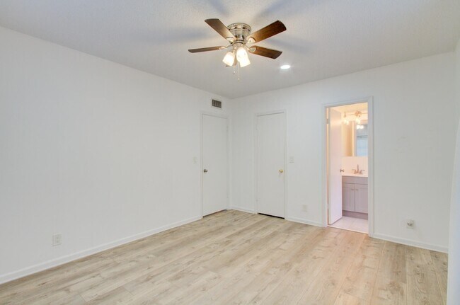 Building Photo - 2260 NE 67th St