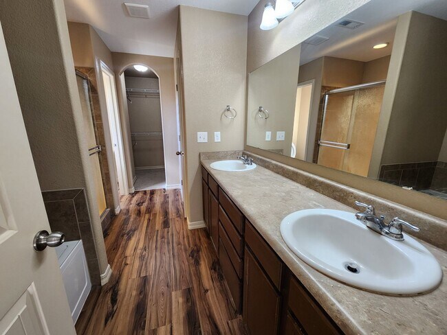 Building Photo - Stunning 4 Bed 3 Bath Home Near Peterson A...