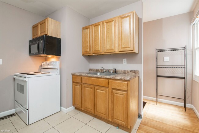 Primary Photo - 2 br, 1 bath Triplex - 1745 WILLINGTON ST ...