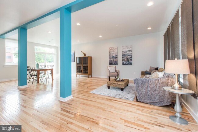 Building Photo - 3039 Baltz St