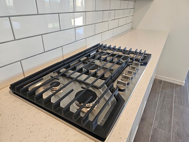 Building Photo - Stunning views