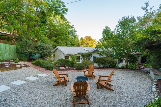 Building Photo - Beautiful Tarzana Rental!