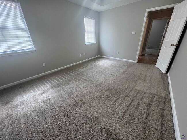 Building Photo - 215 Haverhill Cir