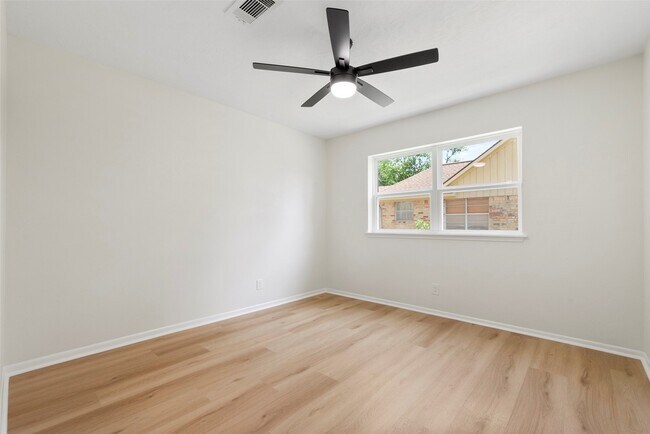 Building Photo - 2610 Moss Hill Dr
