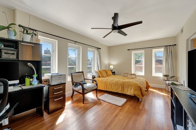 Building Photo - Luxury Bayside Living in Loma Portal with 5 bedrooms & 3 baths!