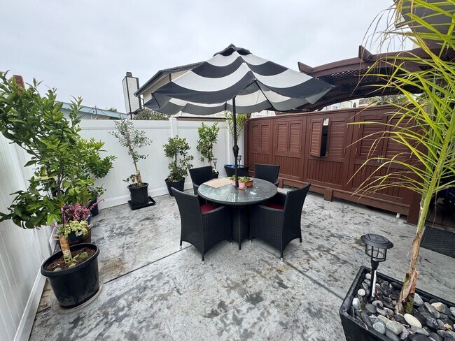 Building Photo - Brand New Custom Home with Ocean Views and...