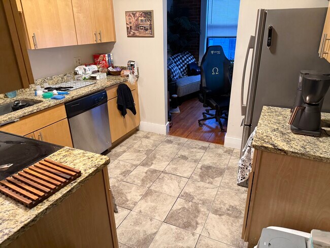 Building Photo - 105 Main St