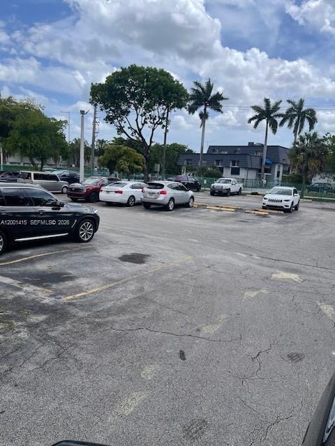 Building Photo - 606 W 81st St