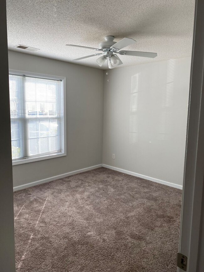 Building Photo - H5010-2