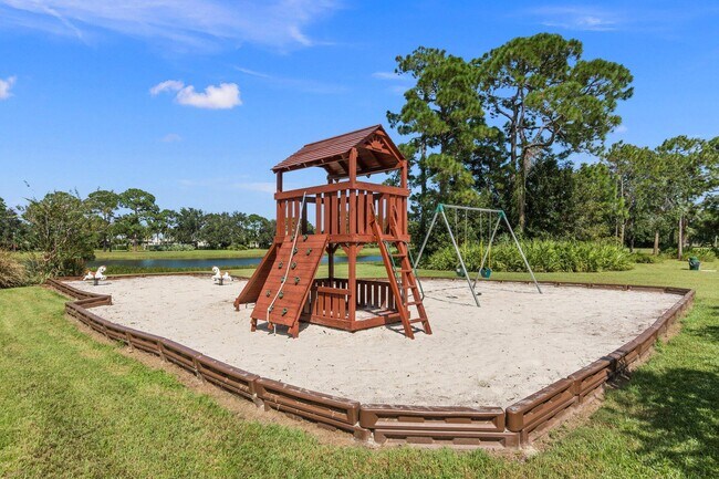 Building Photo - 1594 SW Harbour Isles Cir