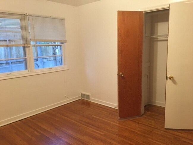 Building Photo - 1300 E Duplex