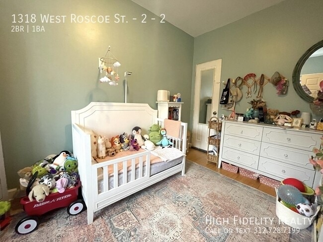 Building Photo - 1318 W Roscoe St