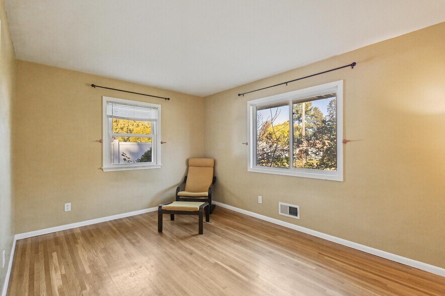 Building Photo - 5800 Moore Lake Dr W