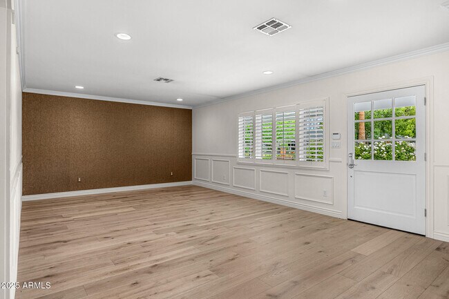 Building Photo - 6231 E Calle Camelia