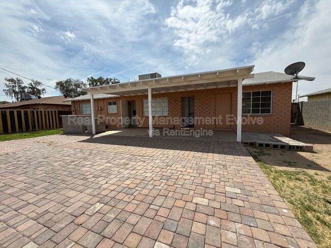 Building Photo - 3926 W Bethany Home Rd