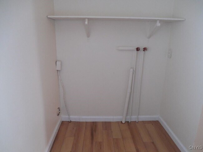 Building Photo - 835 Ann St