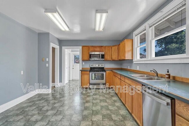 Building Photo - 960 5th St NE