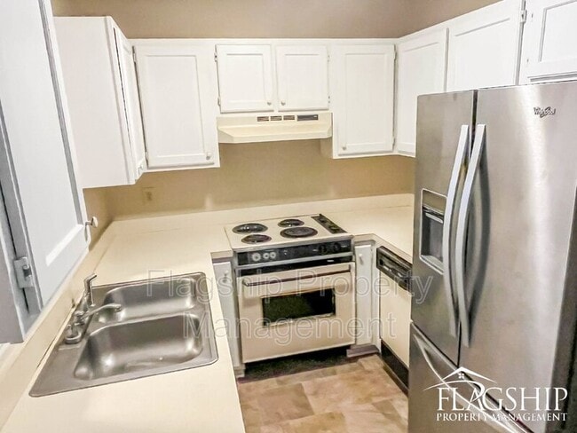 Building Photo - 3412-D N Walnut St