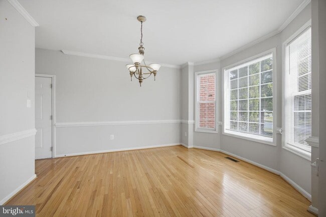 Building Photo - 20 Pinehurst Ln